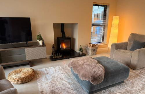 Modern Entire Home steps from the Train Station - Foto 2