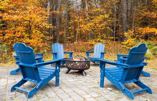 3BR Lake Luzerne Retreat with Game Room & Cozy Fire Pit - Foto 35