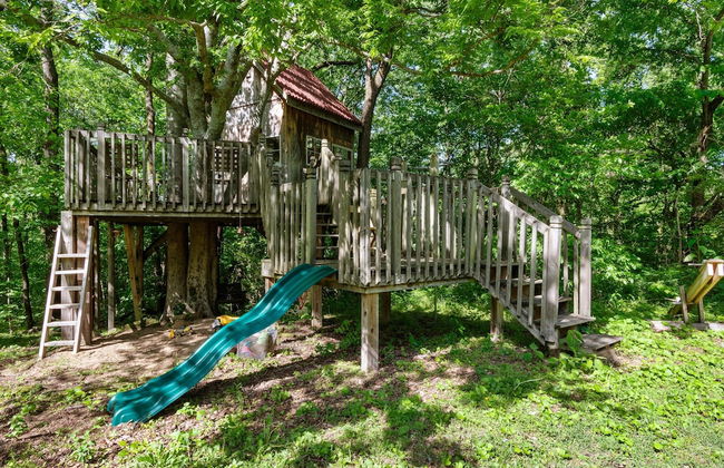 Beautiful Home on a Quiet Lot, Sleeps 14, Treehouse & Game Room! - Foto 29