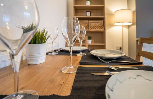 Modern Apartment -Free Parking - by Holiday Homes - Foto 14