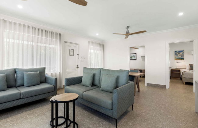 Moonlight Bay Suites - Photo 17