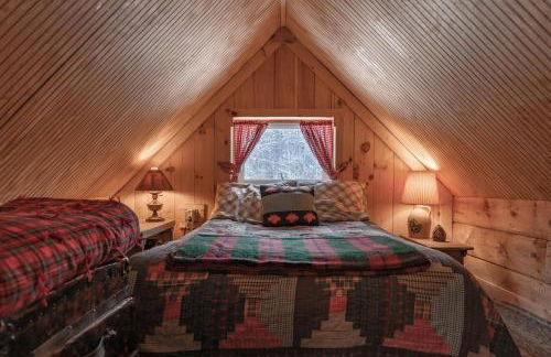 Cozy Log Cabin with an Indoor Fireplace Located on 70 Forested Acres in Leicester, Vermont - Foto 34