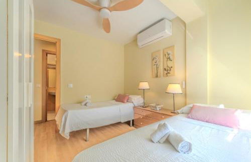 Amplio piso de 100m2 con 3 hab, wifi rápido, AC - Photo 11