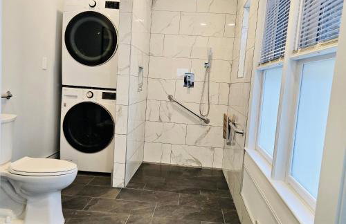 Raleigh Retreat with Pool Table, Grill & ADA Bath - Foto 2