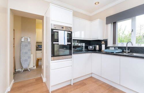 NEW Four Bedroom House - all rooms ensuite - Photo 19