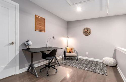 Soaring 2-Bedroom Parkside Loft Walkable to it All - Foto 17