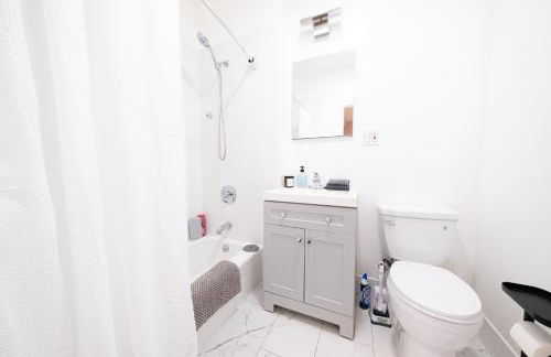 Sunlit 2BR Central Park North elevator & laundry - Foto 22