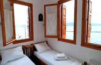 Μπροστά στο ναυάγιο Καλή τύχη - Photo 14