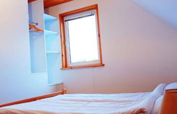 Dom z pięknymi widokami na jezioro ryńskie ilasy. - Foto 20