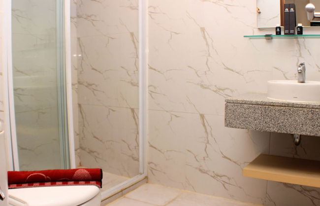 Cozy And Warm Studio At Grand Kamala Lagoon Apartment - Foto 5