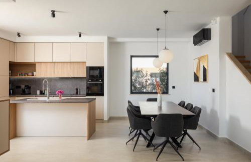 Villa Levita with Pool - Photo 19