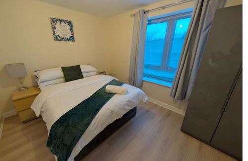 Waterfront Quayside Apartment with secure parking & lift, Ideal for Mobility Users - Foto 37