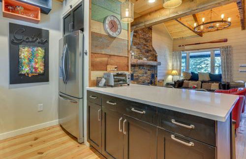 Lakefront Cottage with Dock, Hot Tub and Fire Pit - Foto 10