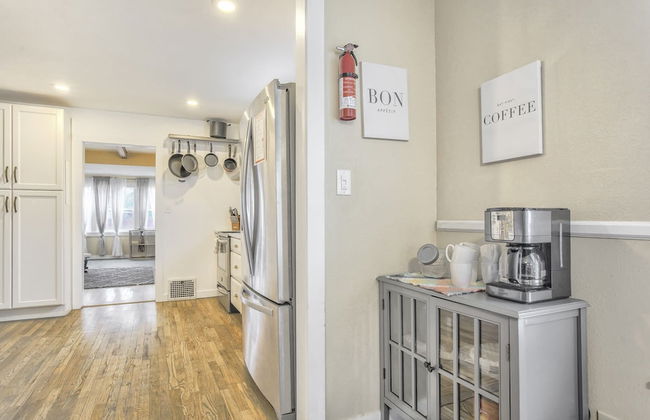 2BR Central Location Big Backyard & Dog Friendly! - Photo 26