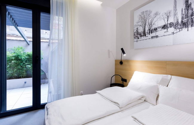 Teanna Lux Apartments - Photo 2