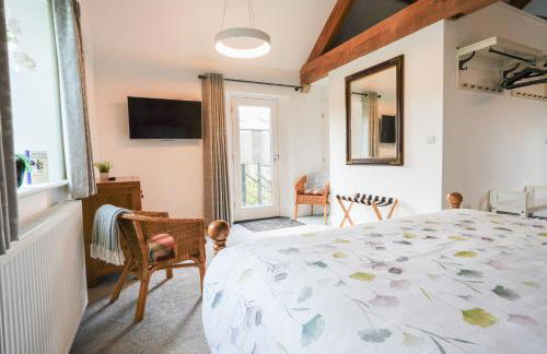 PEAK DISTRICT ROMANTIC Courtyard Loft, with Outdoor Japanese Whirlpool Bath - Foto 40