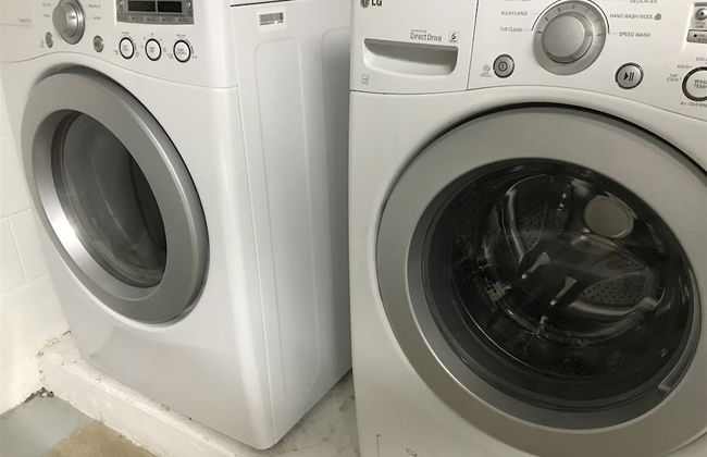 3 Bedroom Home With Private Screened Pool With Rock Waterfall Feature and Gameroom by Florida Dream Homes - Foto 24