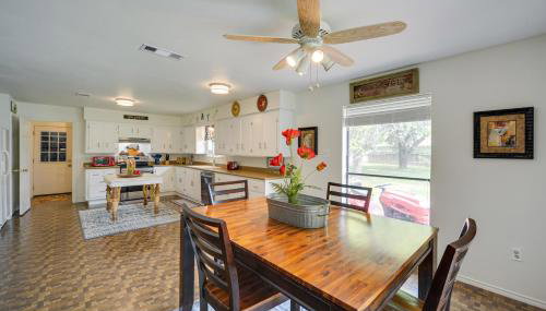 McQueeney Home with Grill about 10 Mi to New Braunfels - Foto 2