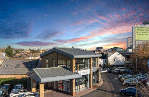 Two BDR Apt By Stay Aura Short Lets & Serviced Accommodation London With Free WiFi, Parking & 10 Min to Brentford Stadium - Foto 11