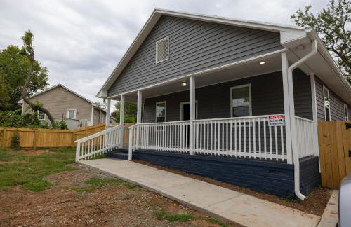 3 Min to Downtown - 10 Min to Elon - Smart TVs - Foto 44