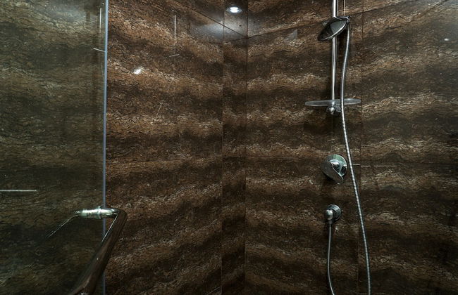 Fabulous 2BR Lucky Tower Apartment - Foto 13