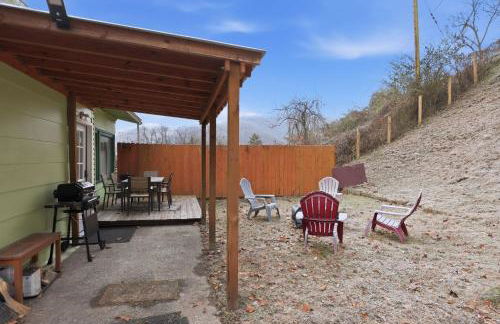 Cozy Matewan Trail Stay home - Photo 5