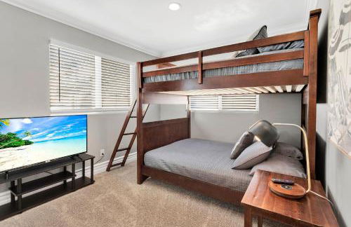 Beach Escape with Patio! 2 Min Walk to Sand & Surf - Foto 27