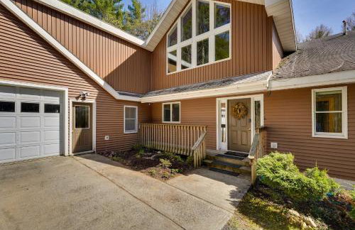 Lake George Oasis with 9 Acres, Hot Tub and Game Room! - Foto 41