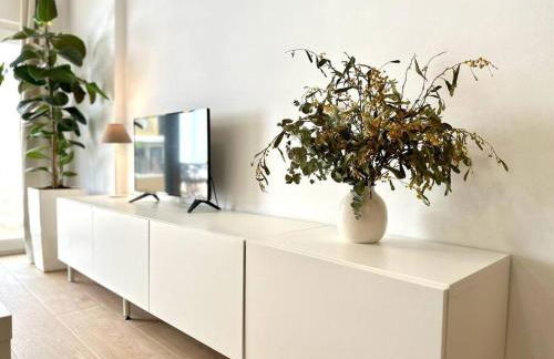 Your Poolside Paradise by the Sea - Foto 29