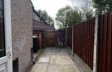 Modernised central Wigan townhouse sleeps up to 6 - Foto 17