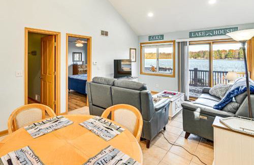 Dock and Gazebo! Lakefront Duplex Near South Haven - Foto 9