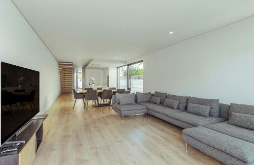 SereneScape Villa - Fernão Ferro - Foto 27