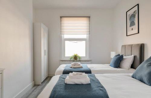 Modern 4 Bedroom House In Woodgreen - Foto 10