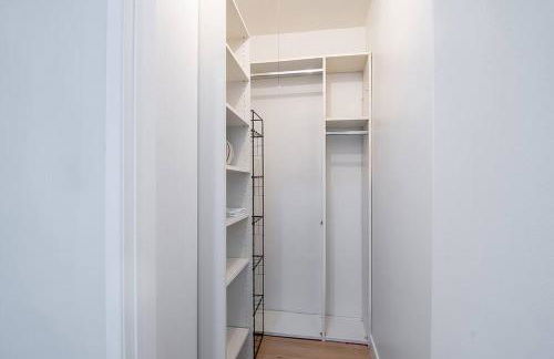 Updated 3-Bedroom LA Home with Backyard, BBQ & Family-Friendly Amenities - Photo 12