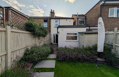 Stunning House With Private Backyard - Foto 17