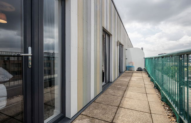 Impeccable 2-bed Apartment in Romford - Photo 21