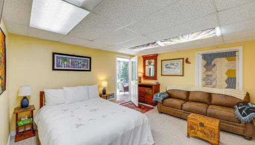 Studio with Shared Hot Tub Walk to Happys Inn - Foto 5