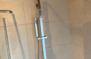 Honeybee Cottage, with a log fire & a hot tub. - Foto 33