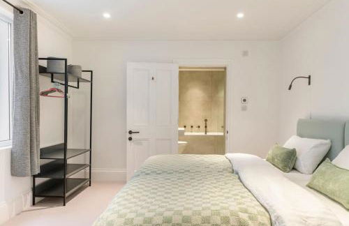 3 Bedroom, 3 bathroom large flat with sea views! - Foto 34