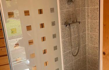 Exclusive 2 Bedroom Apartment with Summer House and Hot Tub - Foto 33