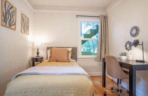 Burien's 3-BR Middle Unit Retreat with Deck BBQ - Foto 25