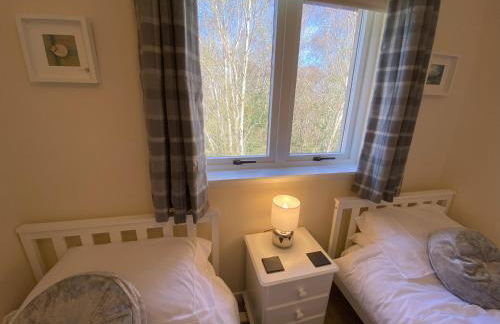 Treetops - Bright 2 Bed Flat - Super Location - Photo 22
