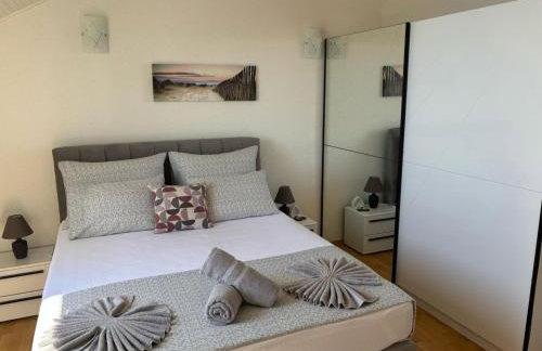 Indy's Beach Apartments -Two Bedroom Apartment with Balcony and Sea View - Photo 32