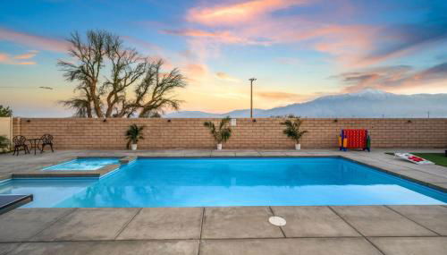 Views, Gameroom, Saltwater Pool & Hot tub, Firepit by MariamsBnb - Foto 5