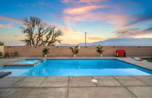 Views, Gameroom, Saltwater Pool & Hot tub, Firepit by MariamsBnb - Foto 5