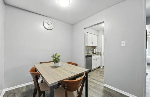 Budget-Friendly 2Bd Apartment I Free Parking - Photo 8