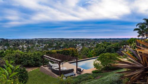 Luxury Home Atop the Hills - Foto 3
