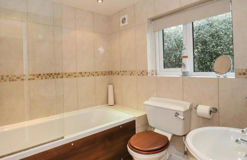 Highbeck Cottage - Photo 13