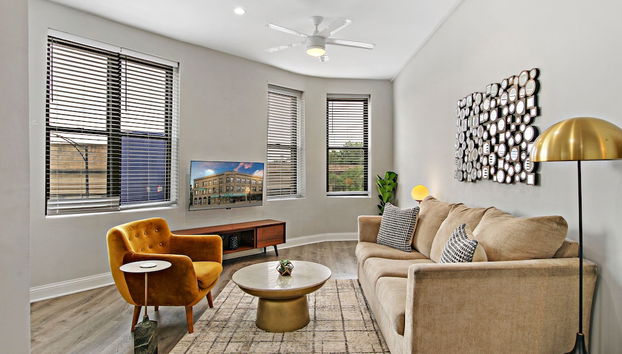 3BR Apt in Logan Square Walkable to Highlights - Central Park S6 - Foto 2, Imagen principal