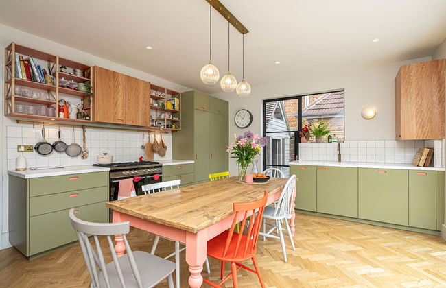 Chic and Colourful Family Home by Underthedoormat - Foto 39